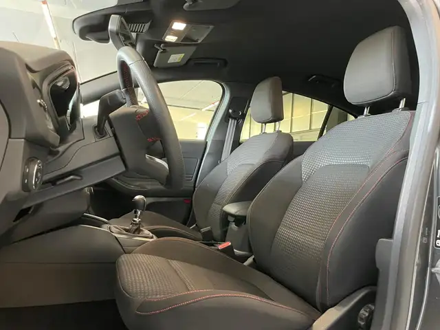 Ford Focus view 11
