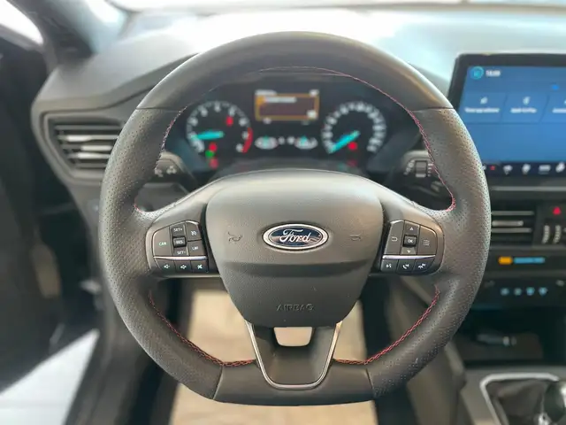 Ford Focus view 15