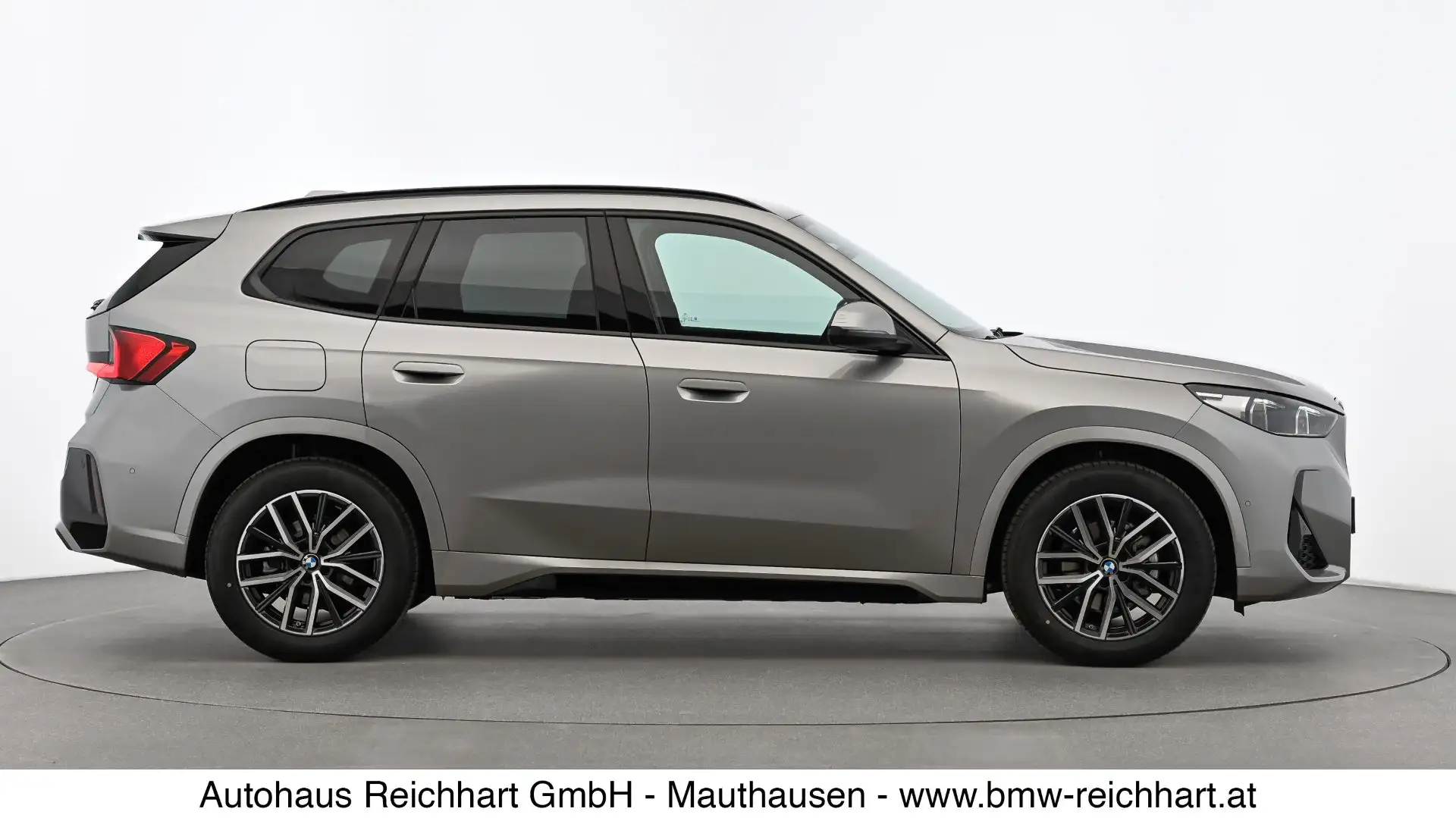 BMW iX1 eDrive20 Silber - 2