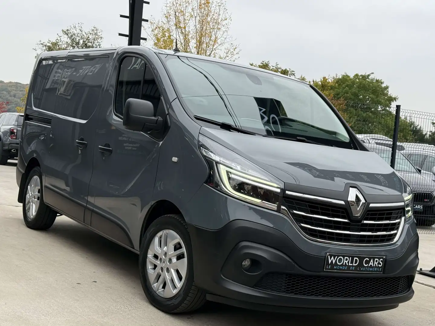 Renault Trafic 2.0 dCi 170CV L2H1 AUTOMATIQUE TVAC*BTWIN FULL OP. Gris - 2