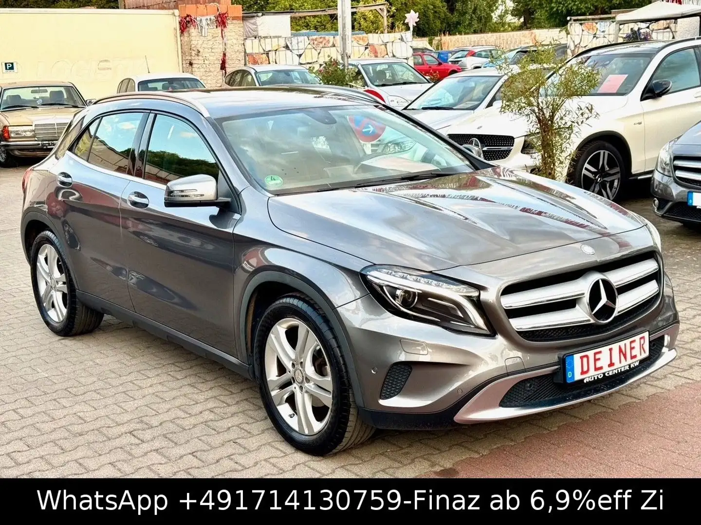 Mercedes-Benz GLA 200 URBAN-XENON-TEM-AHK-LEDER-PDC-SHFT-61TKM Grau - 2