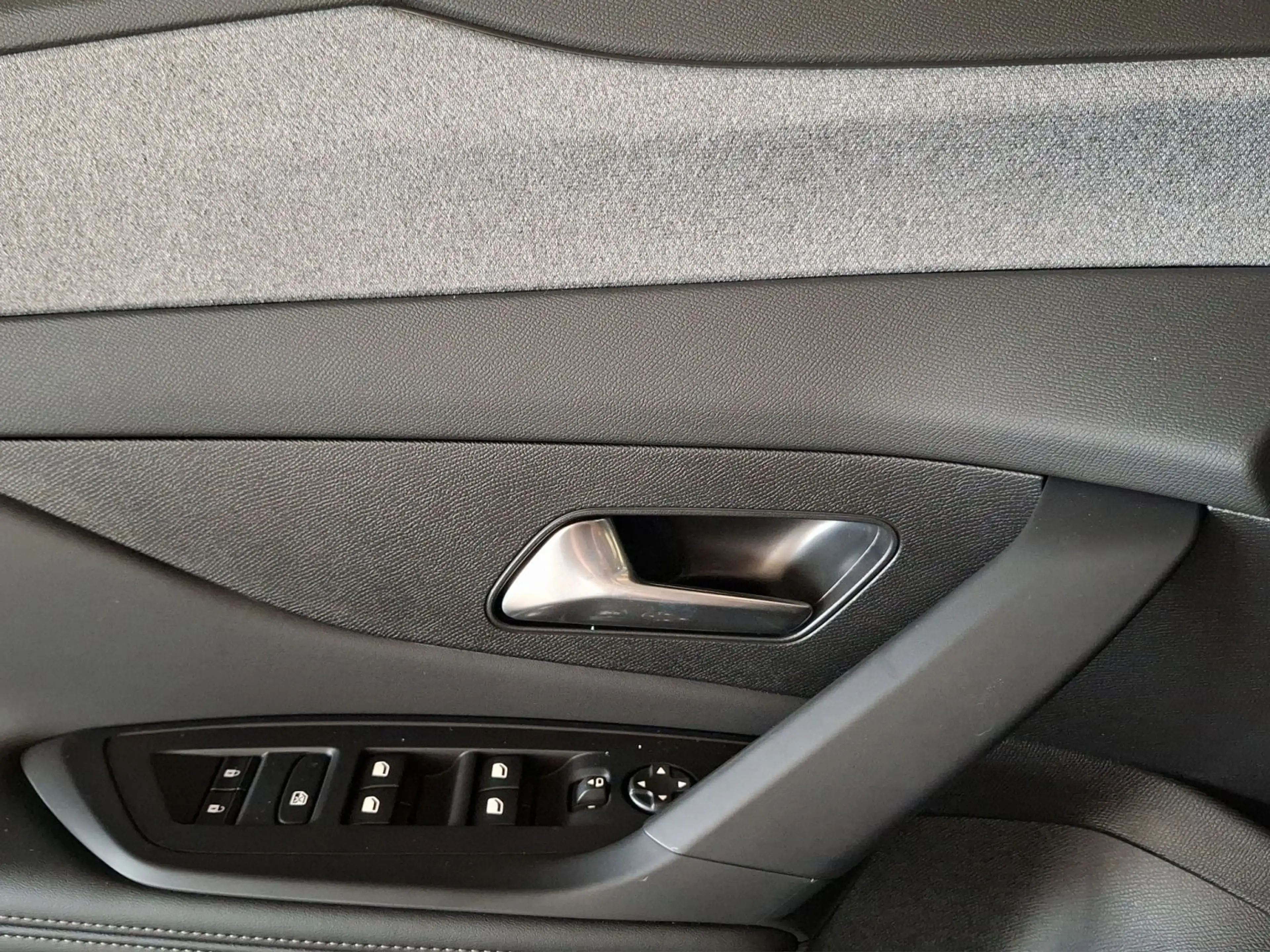 Peugeot 308 ALLURE HYBRID 145 e-DSC6 — photo 12