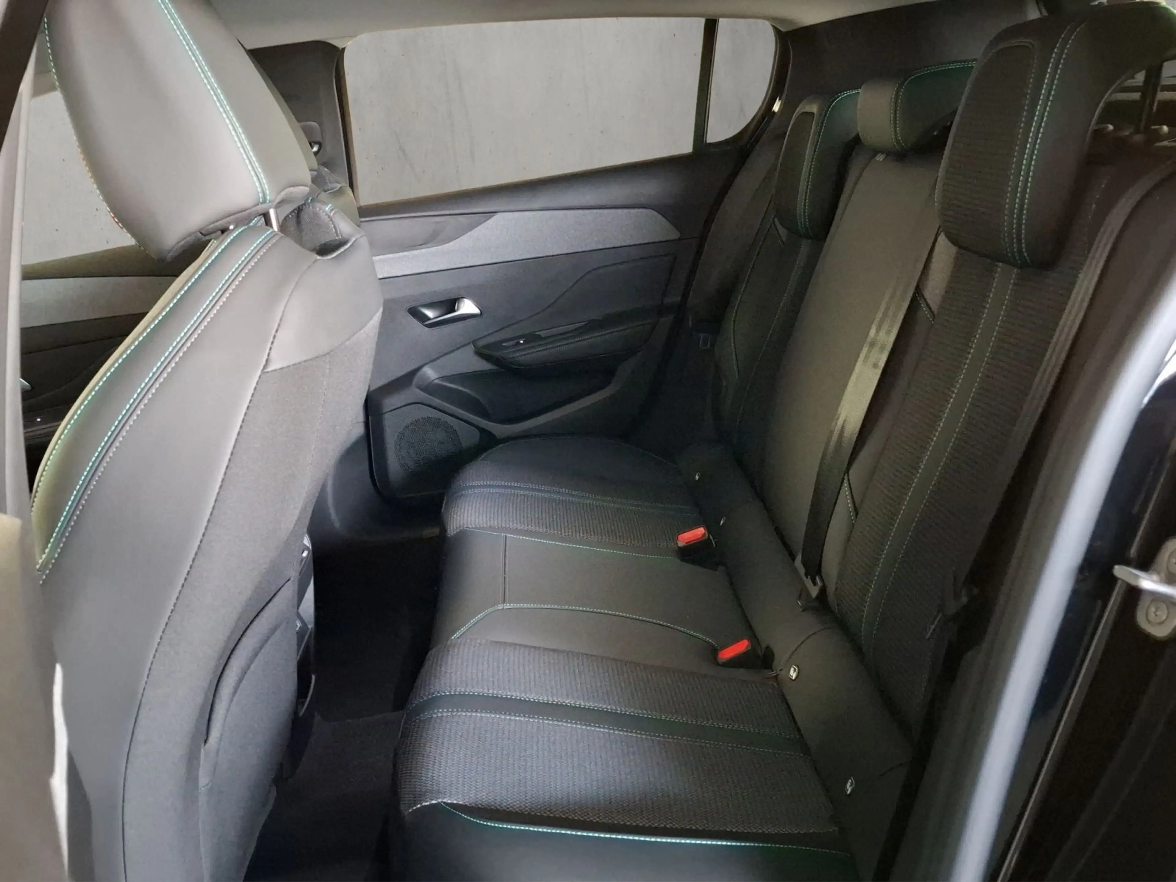 Peugeot 308 ALLURE HYBRID 145 e-DSC6 — photo 13