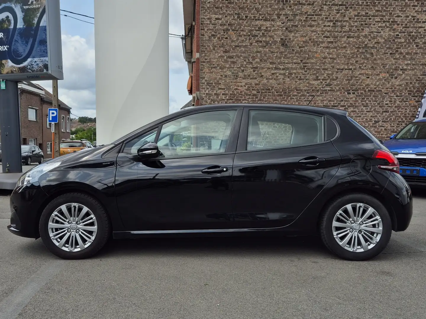 Peugeot 208 ** VENDUE ** Zwart - 2