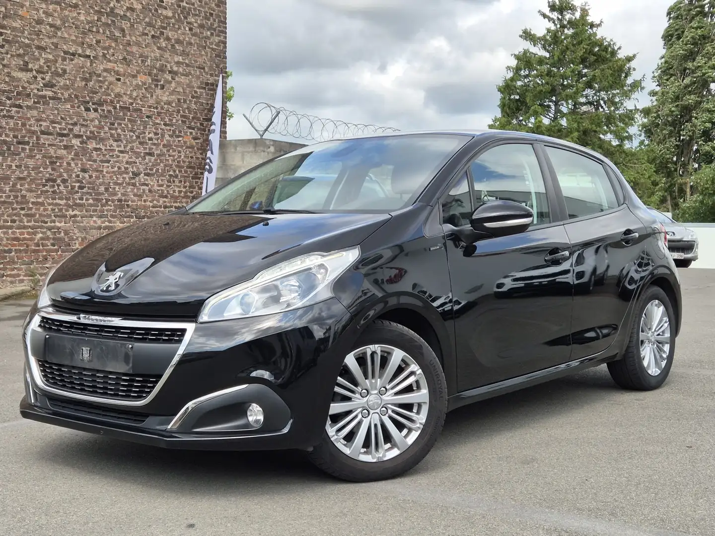 Peugeot 208 ** VENDUE ** Zwart - 1
