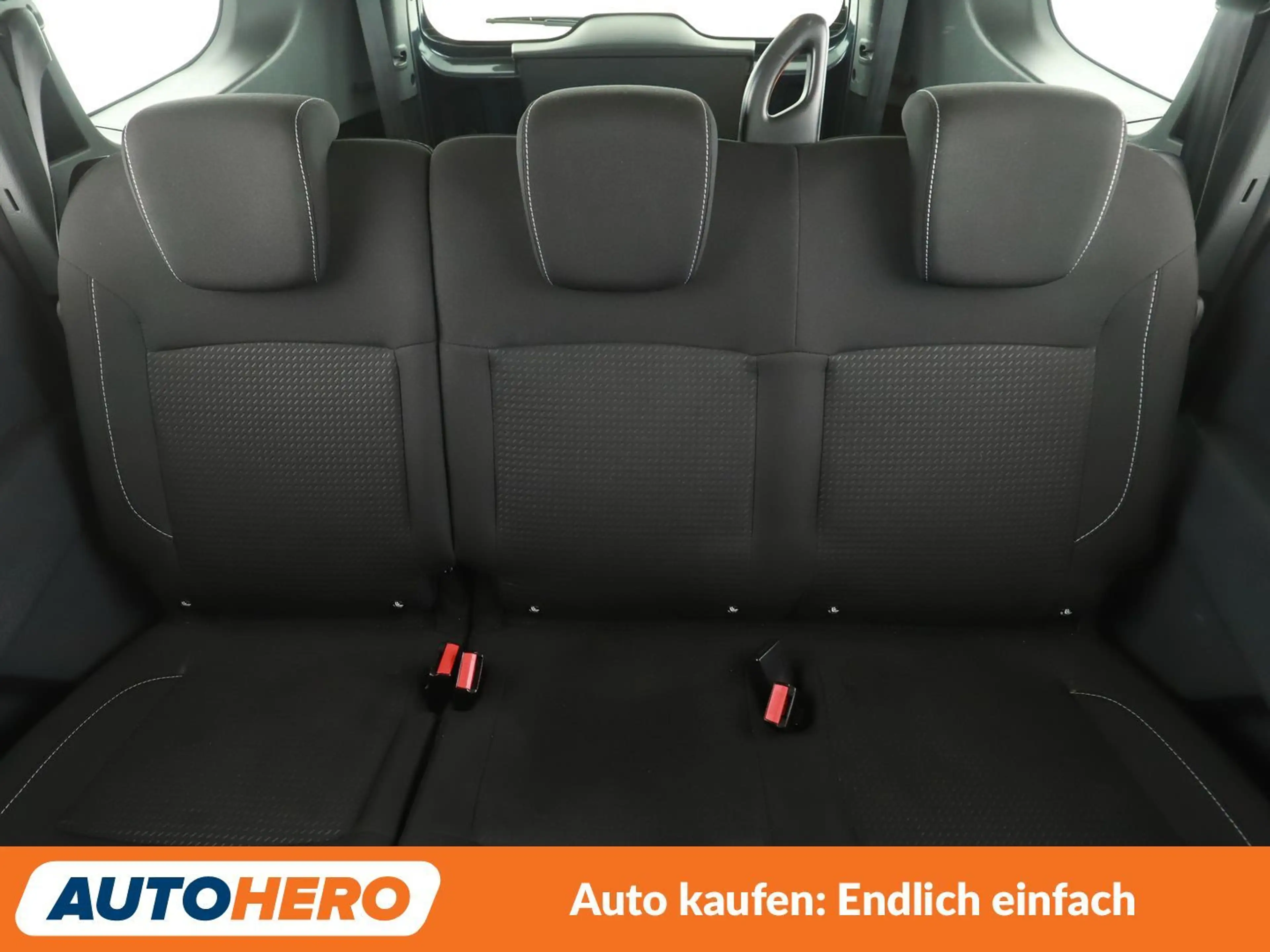 Dacia Lodgy 1.3 TCe Comfort *NAVI*PDC*TEMPO*SHZ*KLIMA* — photo 15