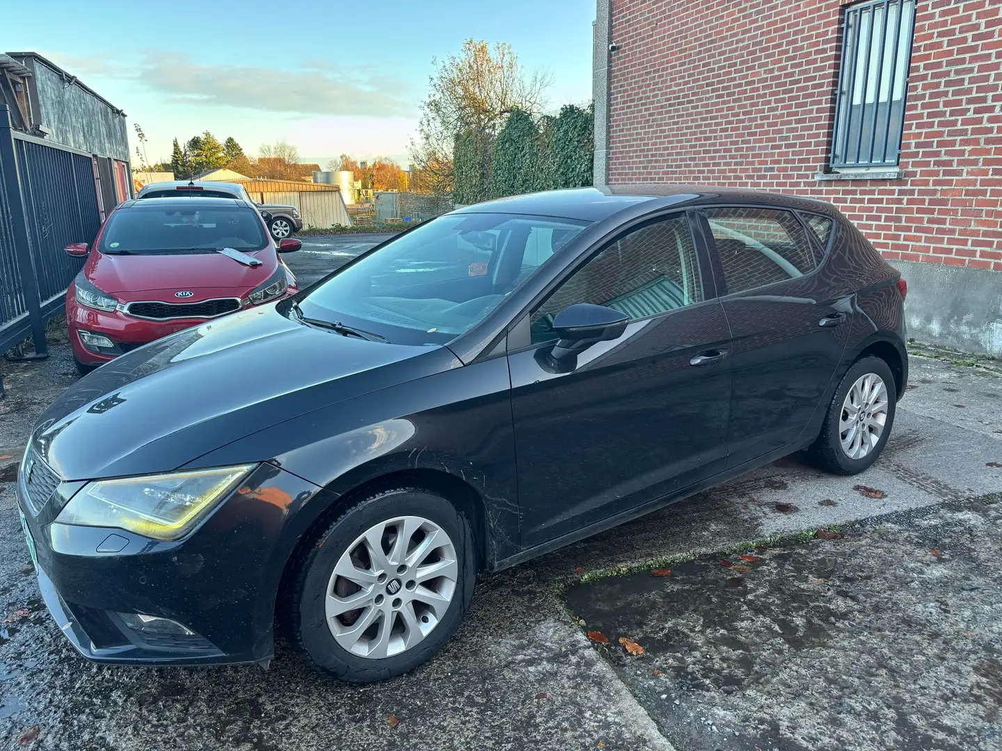 SEAT Leon Leon 1.6 CR TDi Style Schwarz - 2