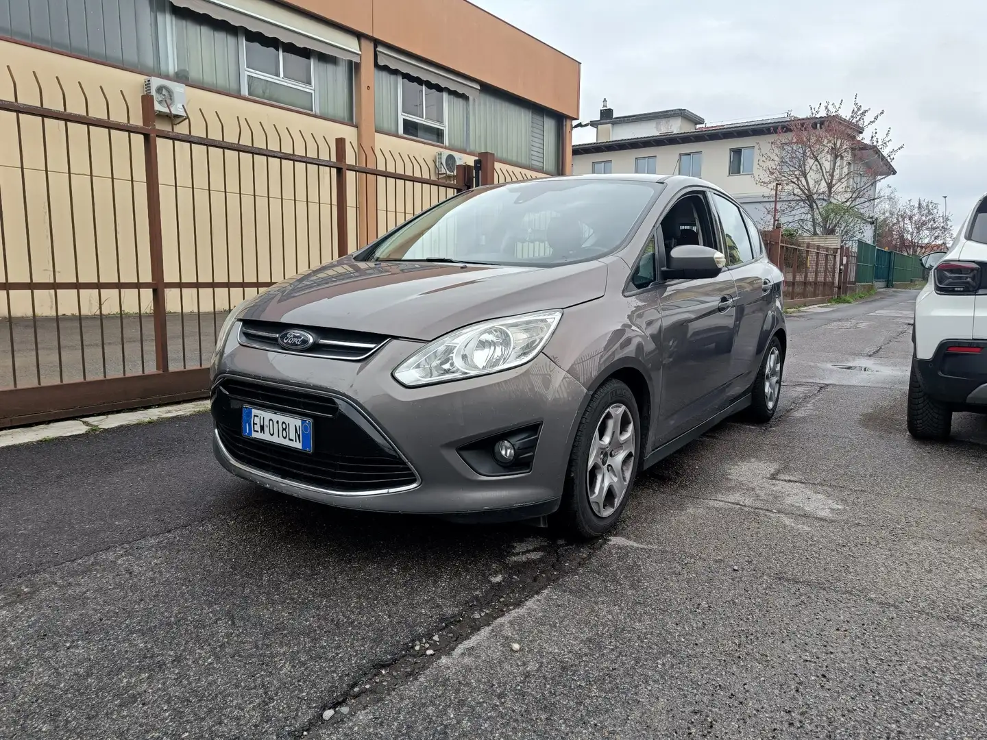 Ford C-Max 1.6 GPL Guidabile anche da Neopatentati - 1