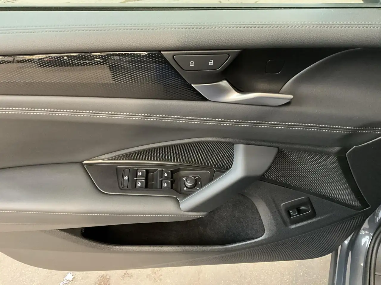 Volkswagen Tiguan Life+DSG+LED+LM18+P.Leder 14