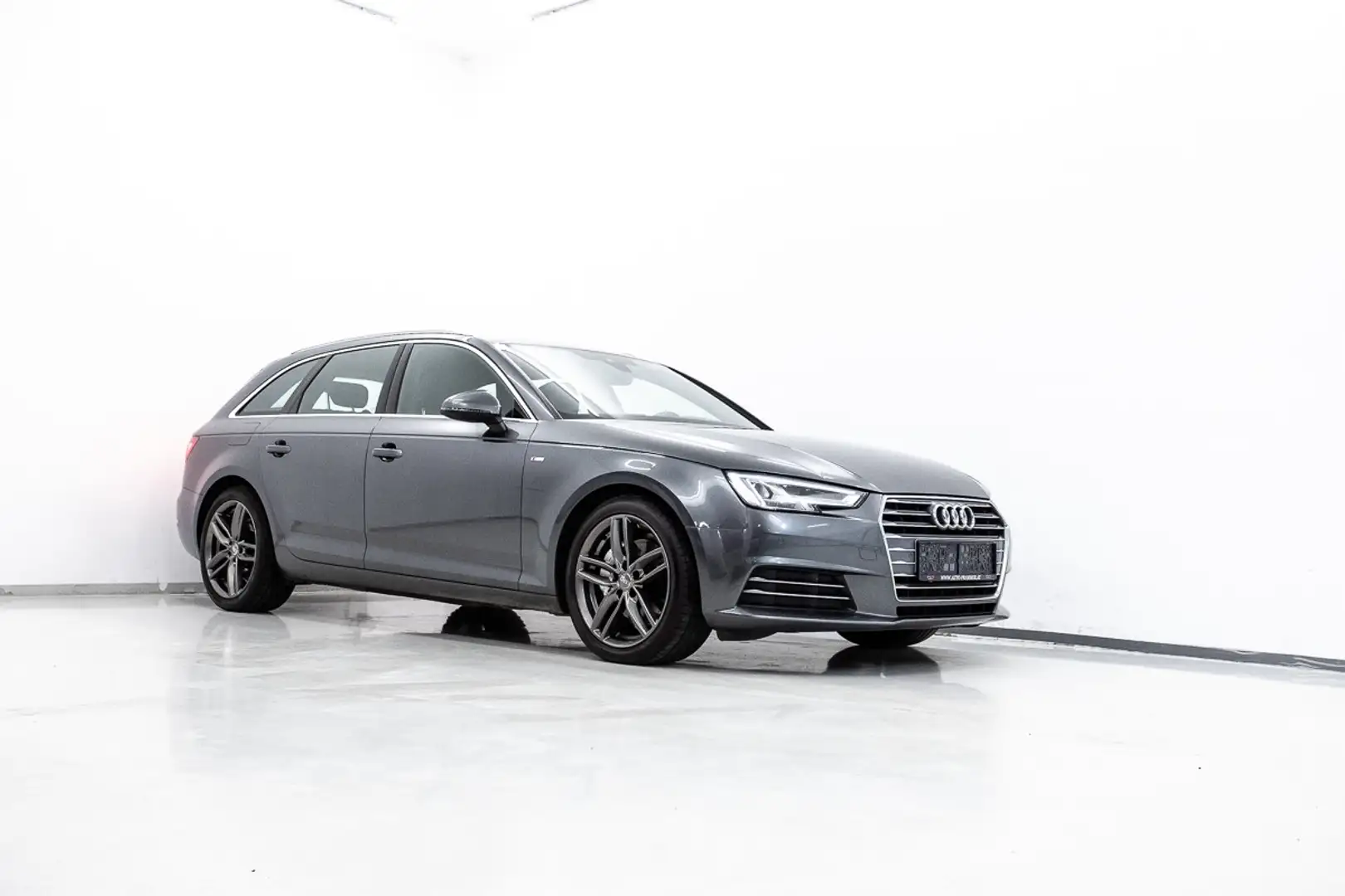 Audi A4 Avant 2,0 TDI Sline S-tronic | LED | Ambiente Grijs - 2