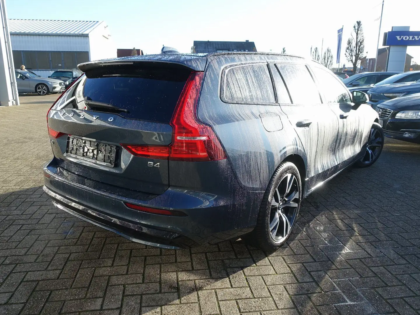 Volvo V60 Plus B4 Mild-Hybrid Dark/360°Cam/Lenkradhz. Blau - 2
