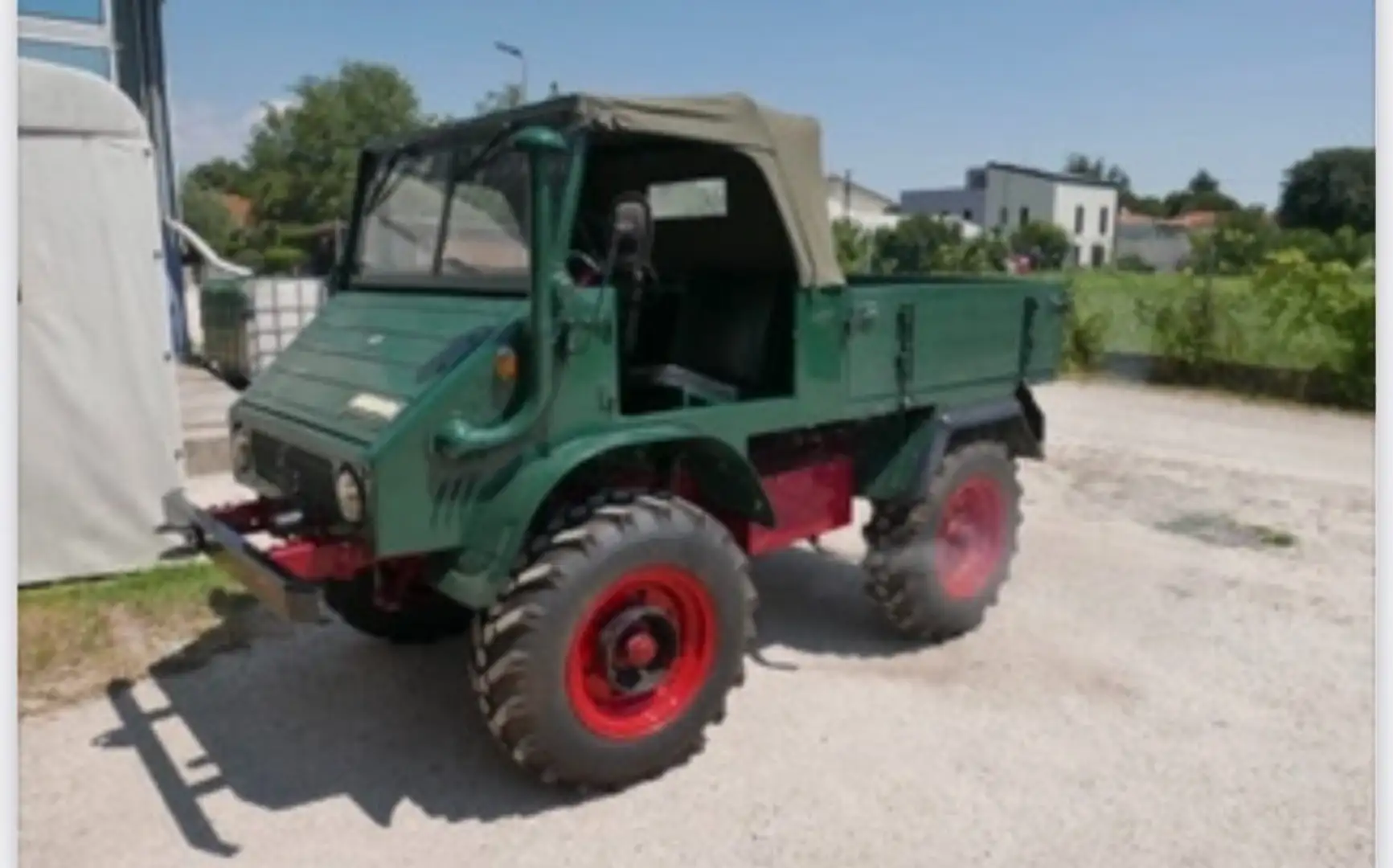 Mercedes-Benz UNIMOG 411 Verde - 1