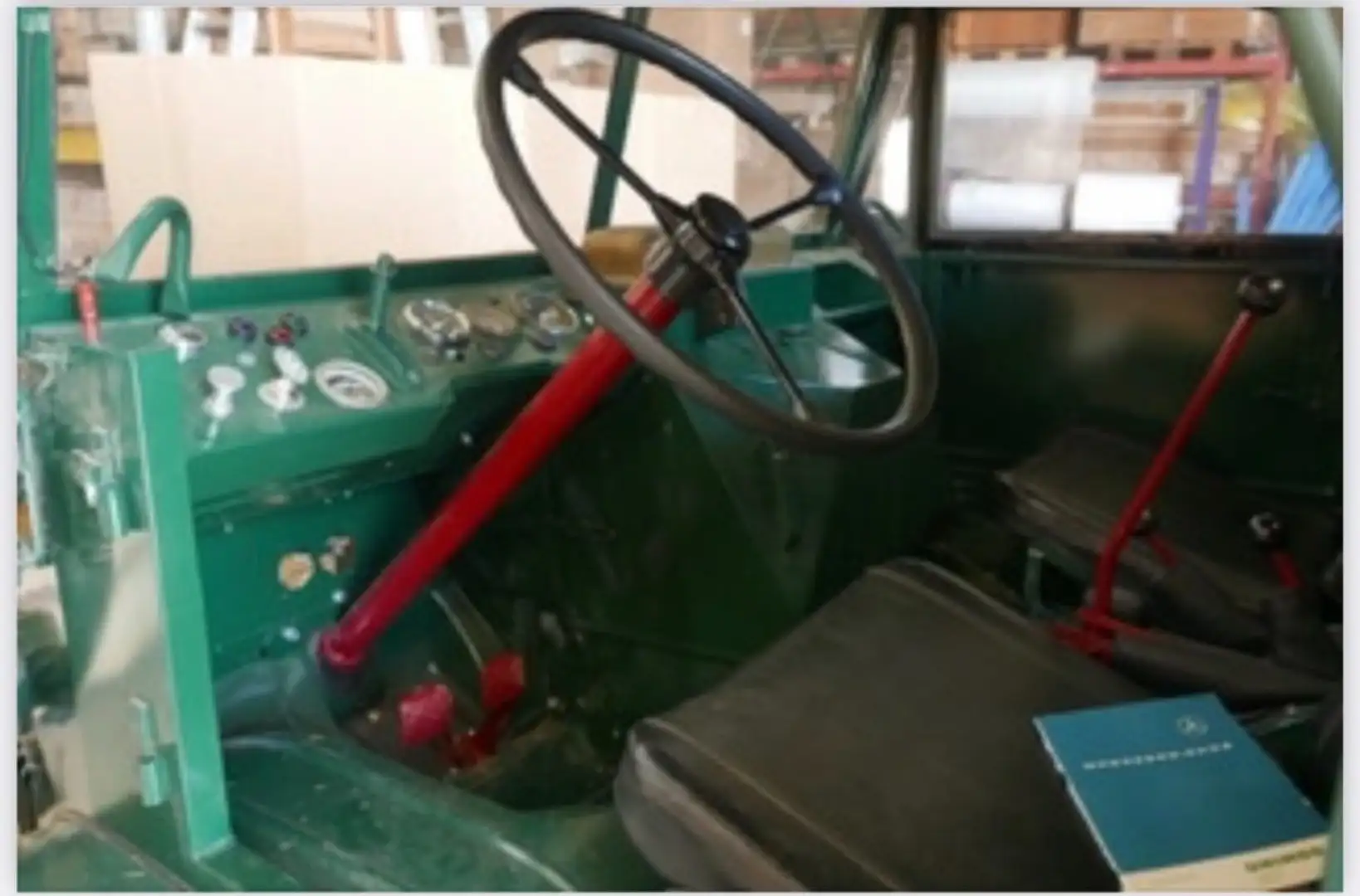 Mercedes-Benz UNIMOG 411 Verde - 2