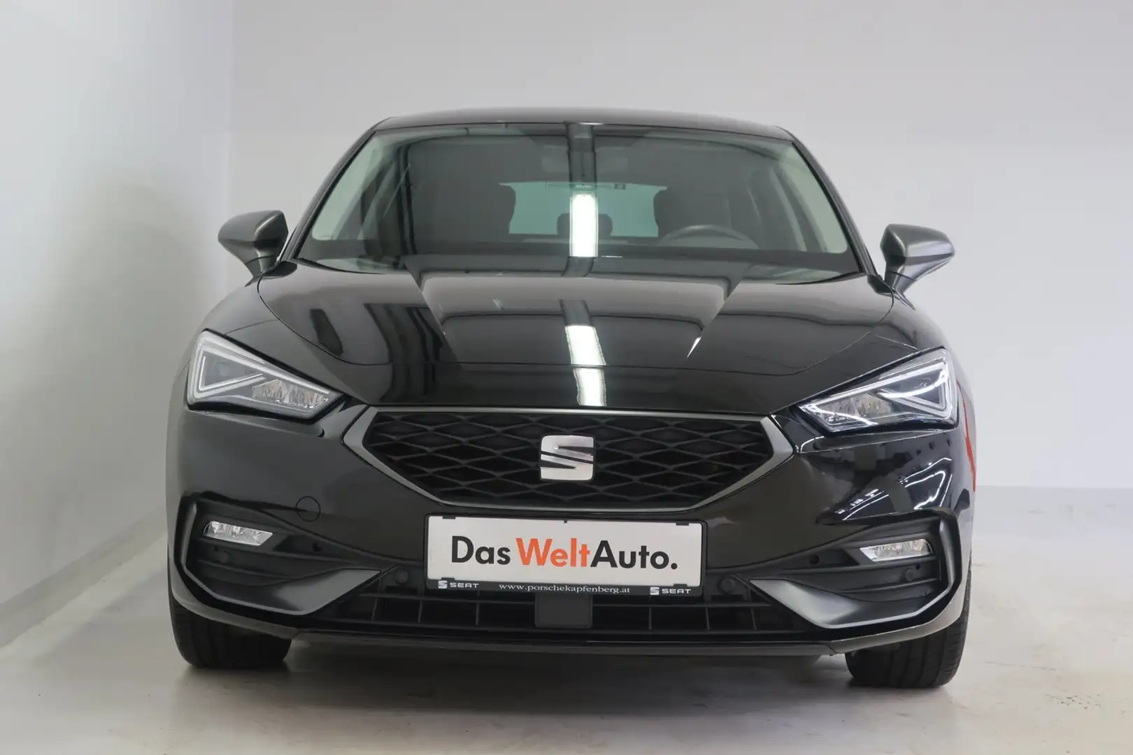 SEAT Leon FR 1.0 eTSI DSG Schwarz - 2