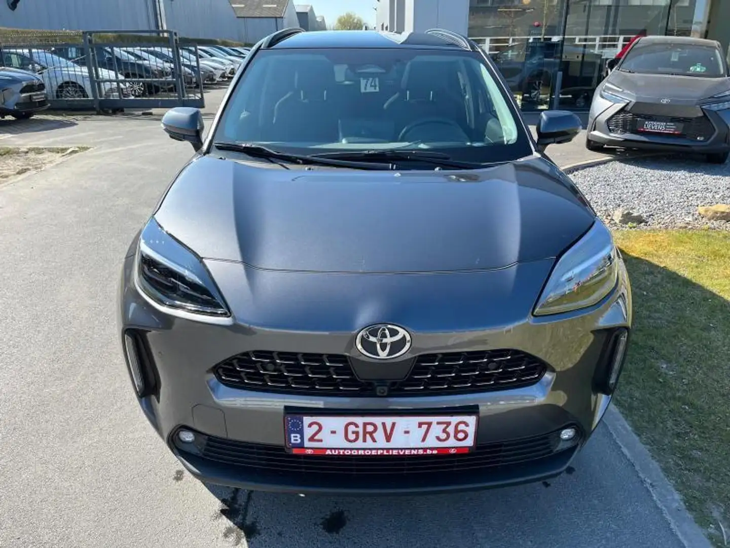Toyota Yaris Cross Elegant 1.5HYB 130Pk Grijs - 2