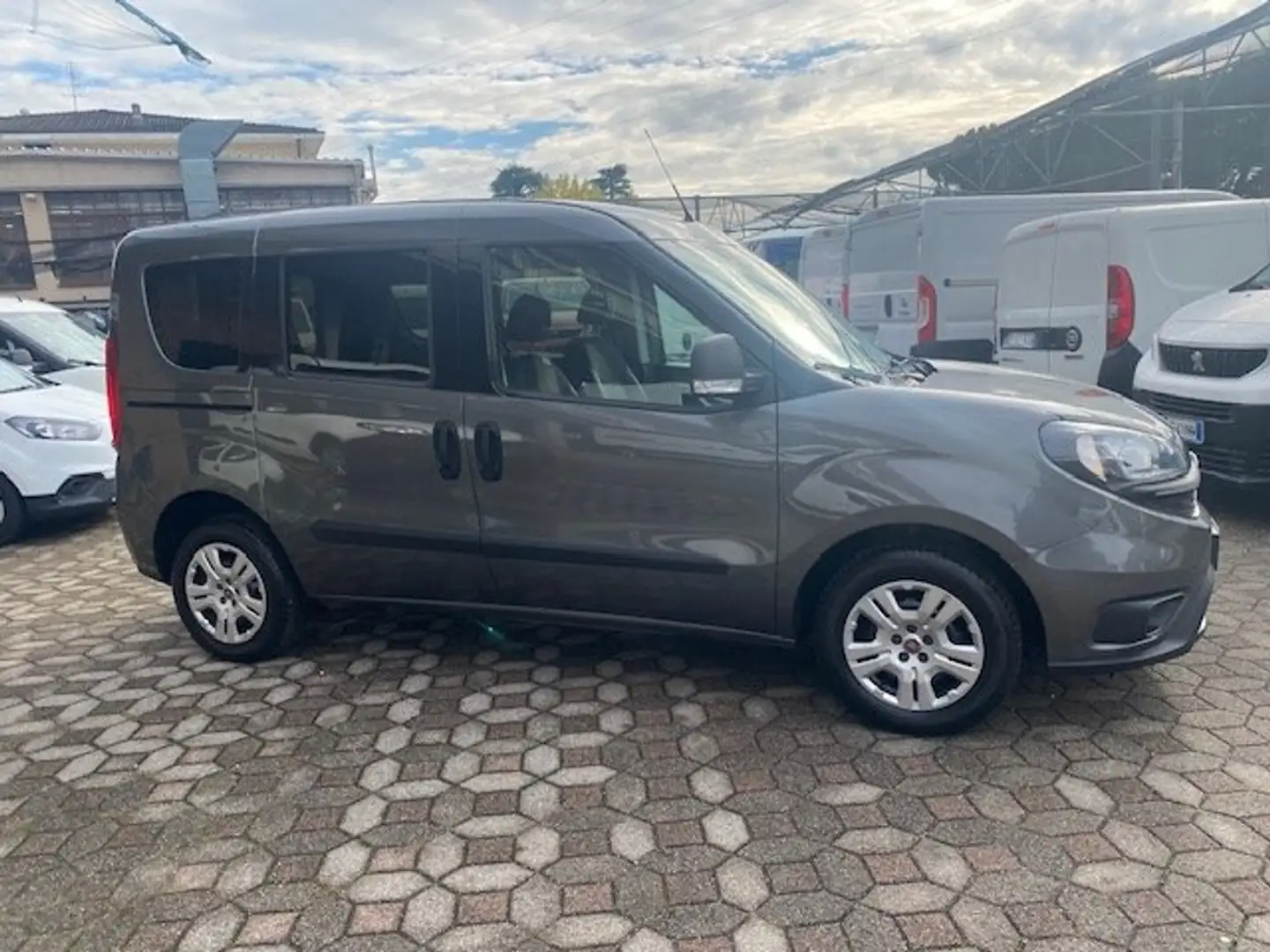 Fiat Doblo CARGO CH1 LOUNGE 1.6 MTJ 105 CV N1 Grijs - 2
