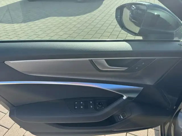 Audi A6 view 16