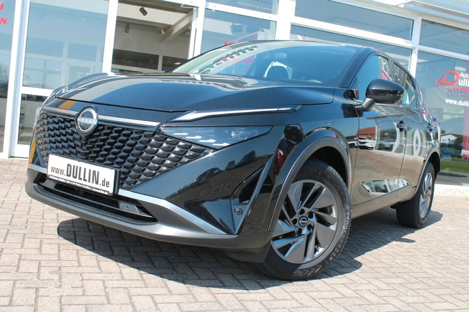 Nissan Qashqai 1,3 DIG-T 360° Kamera+Ganzjahresreifen Schwarz - 1