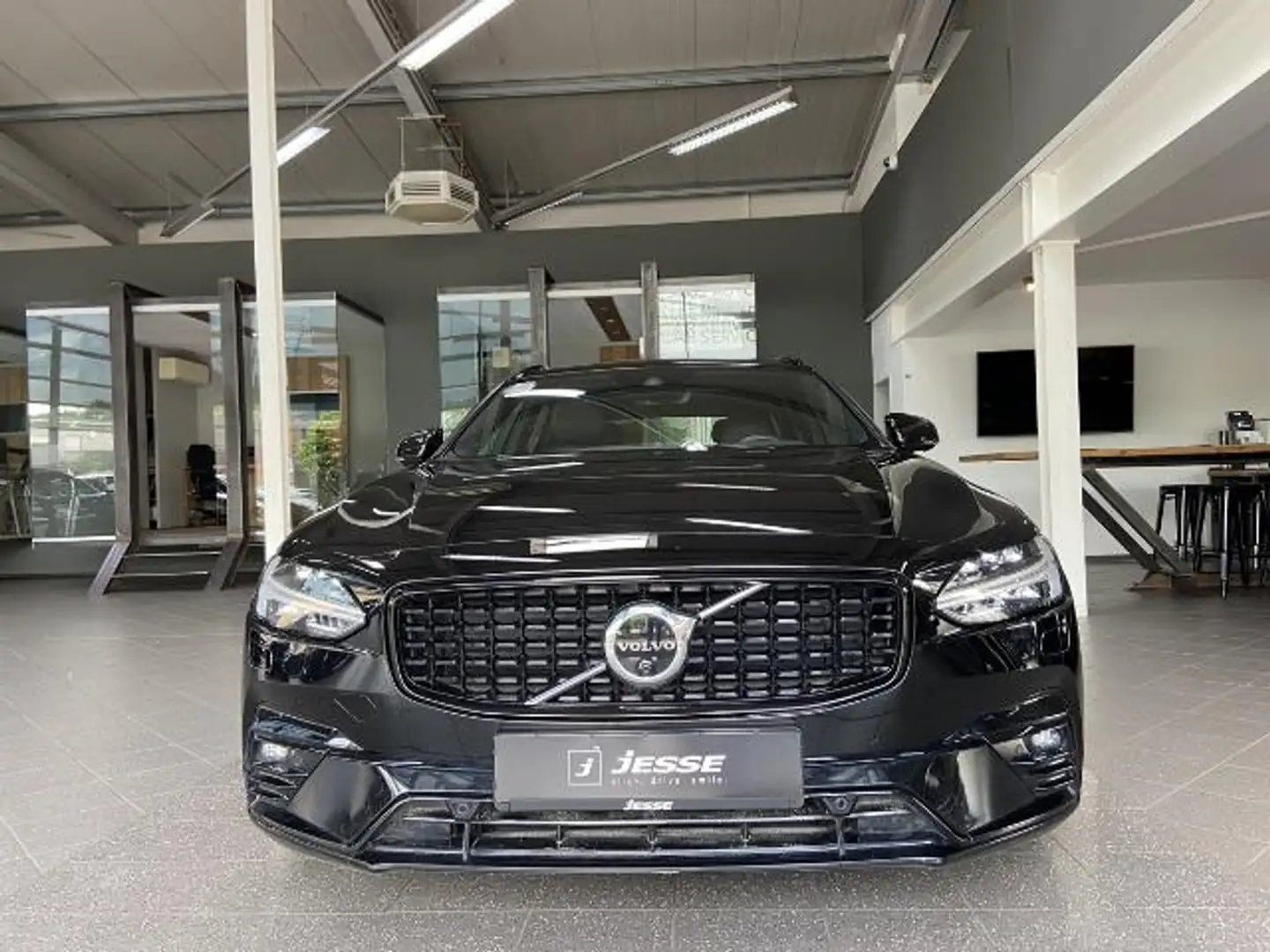 Volvo V90 B5 D AWD R Design LED HUD Pano AHK B&W 4xSHZ - 2