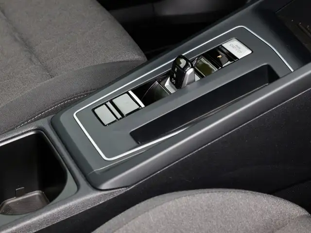 Volkswagen Golf view 11