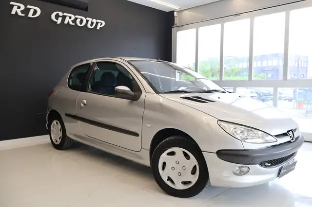 Peugeot 206 view 3