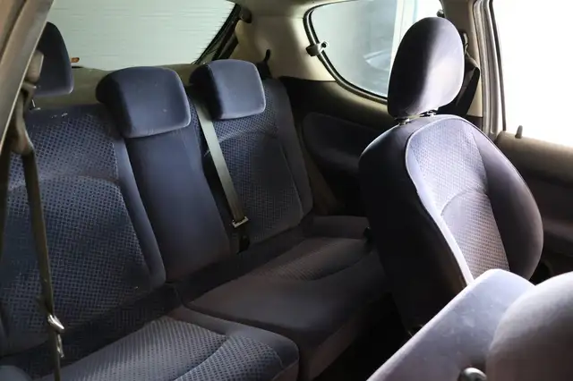 Peugeot 206 view 10