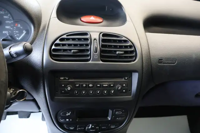 Peugeot 206 view 12