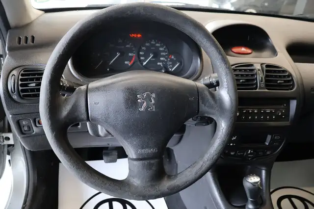 Peugeot 206 view 11