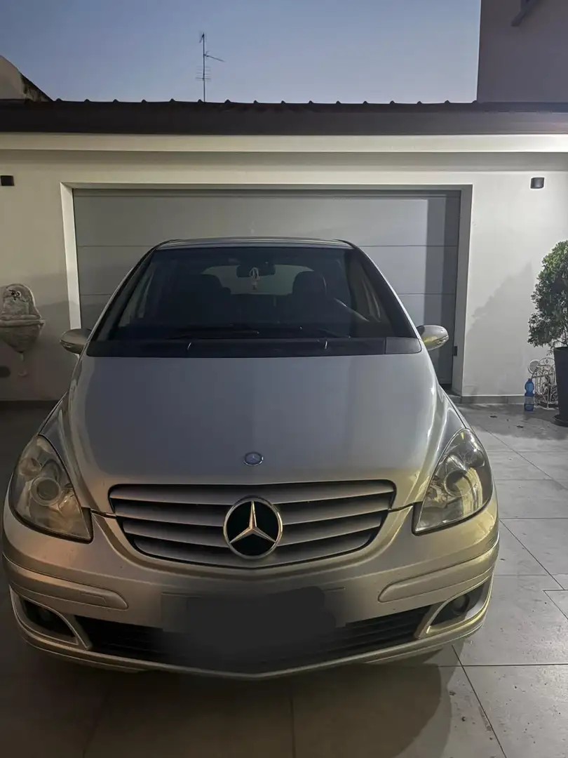 Mercedes-Benz B 180 - 1