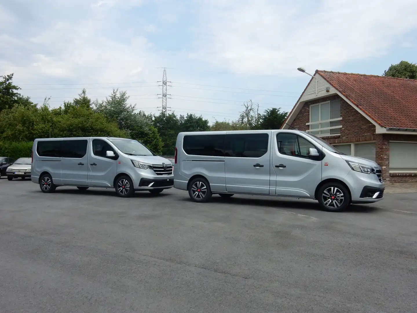 Renault Trafic 2.0dci 150pk L2 MINIBUS 9pl Automaat (35000Netto) Argent - 2