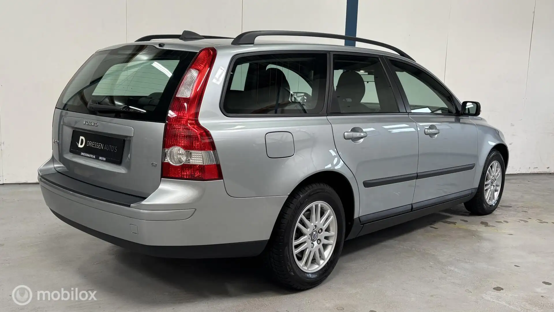 Volvo V50 1.8 Kinetic 1E EIGENAAR / 44.000KM Grijs - 2