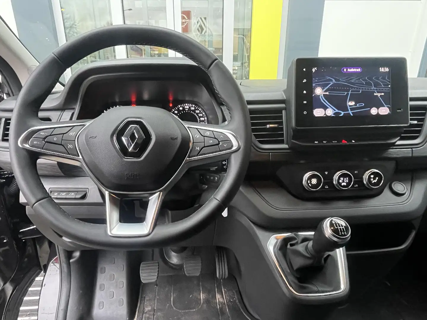 Renault Trafic 2.0 Blue dCi 130 T30 L2H1 Advance Zwart - 2