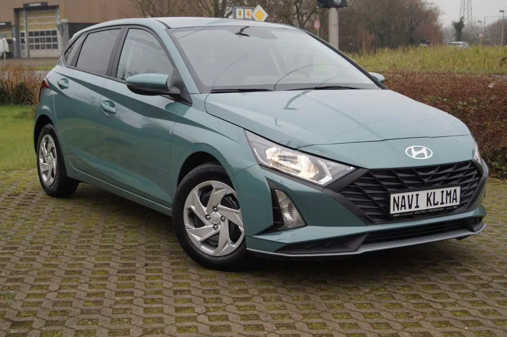 Hyundai i20 1.2 NAVI-KLIMA-KAMERA-SHZG-TEMPOMAT-PDC.- Grün - 1