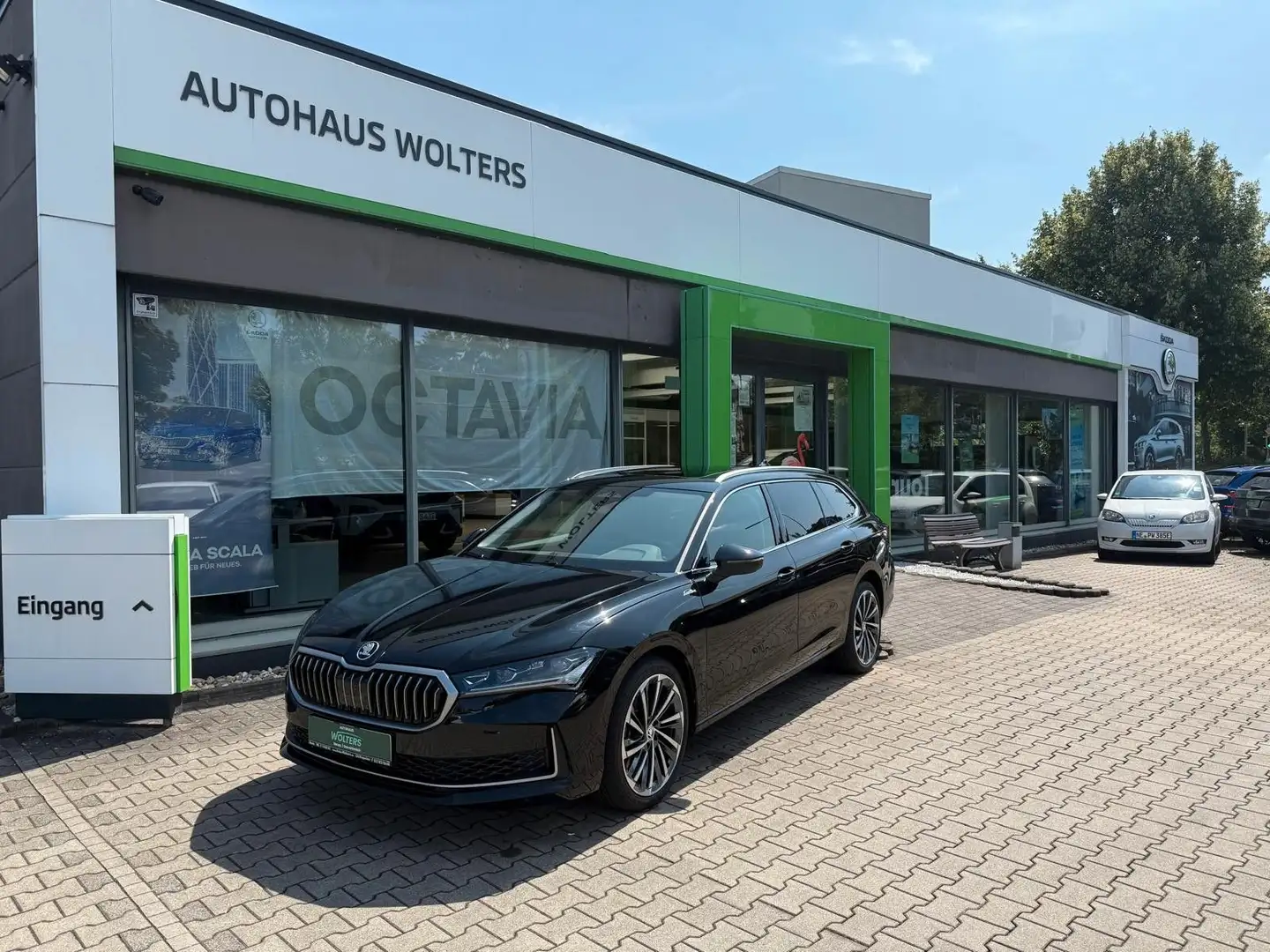 Skoda Superb Combi 2.0 TSI 195kW 4x4 L&K Schwarz - 1