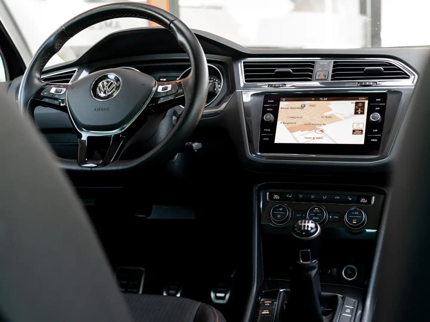 Volkswagen Tiguan 1.4 TSI ACT Comfortline Business | Trekhaak (elect Rood - 2
