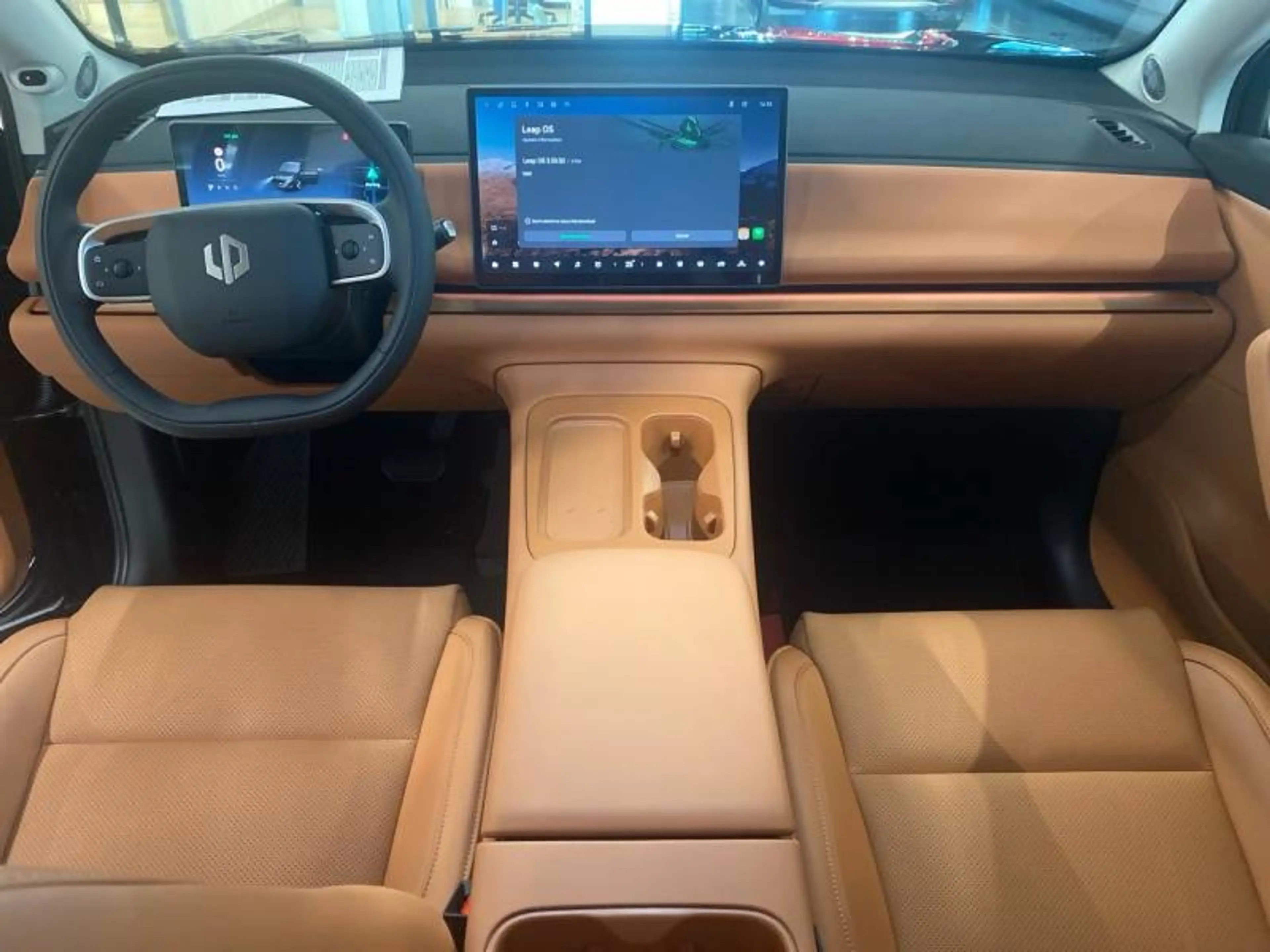 Leapmotor C10 1 REEV Design — photo 8