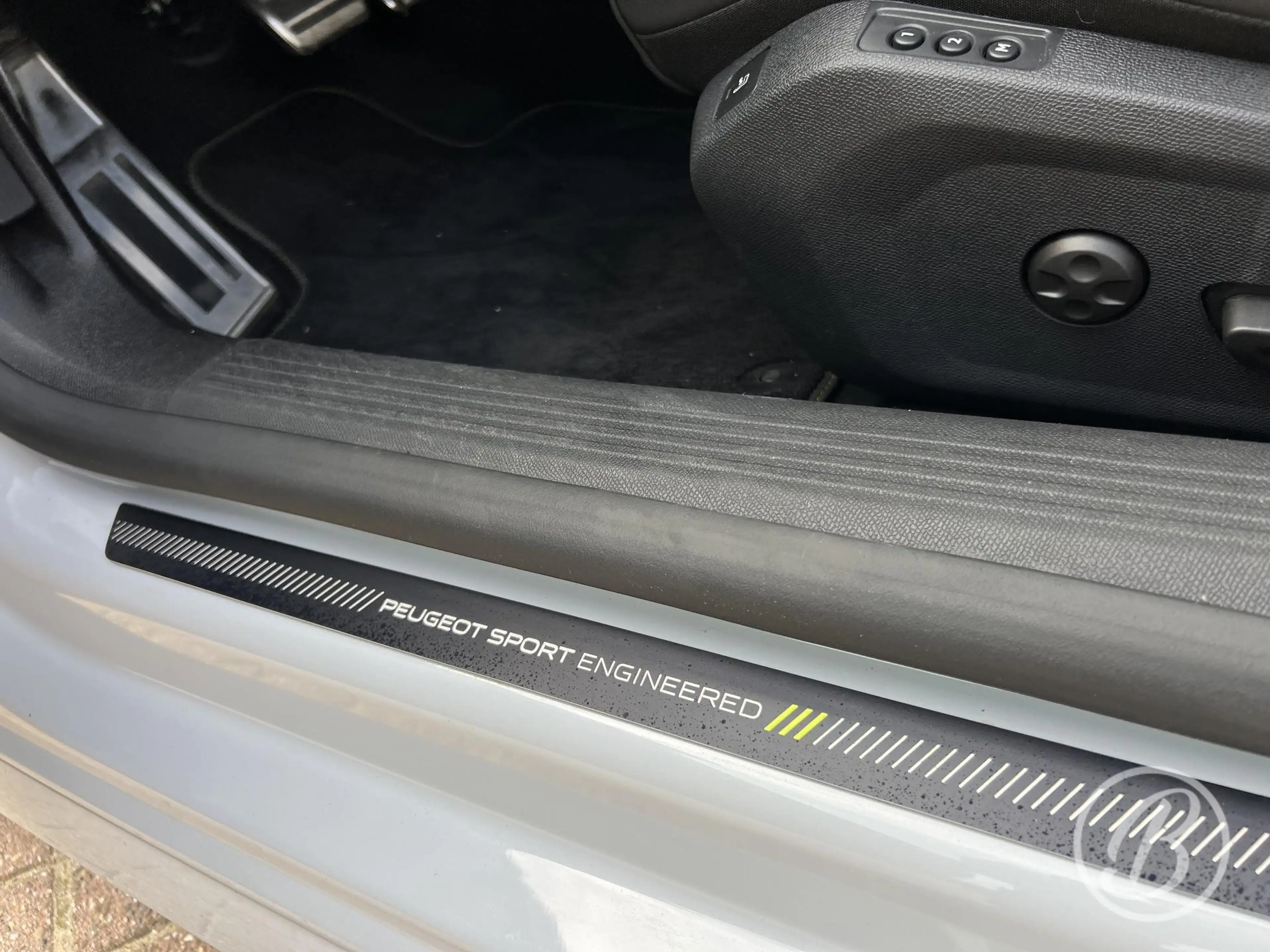 Peugeot 508 SW 1.6 Turbo Plug-in HYbrid 360 4X4 PSE — photo 15