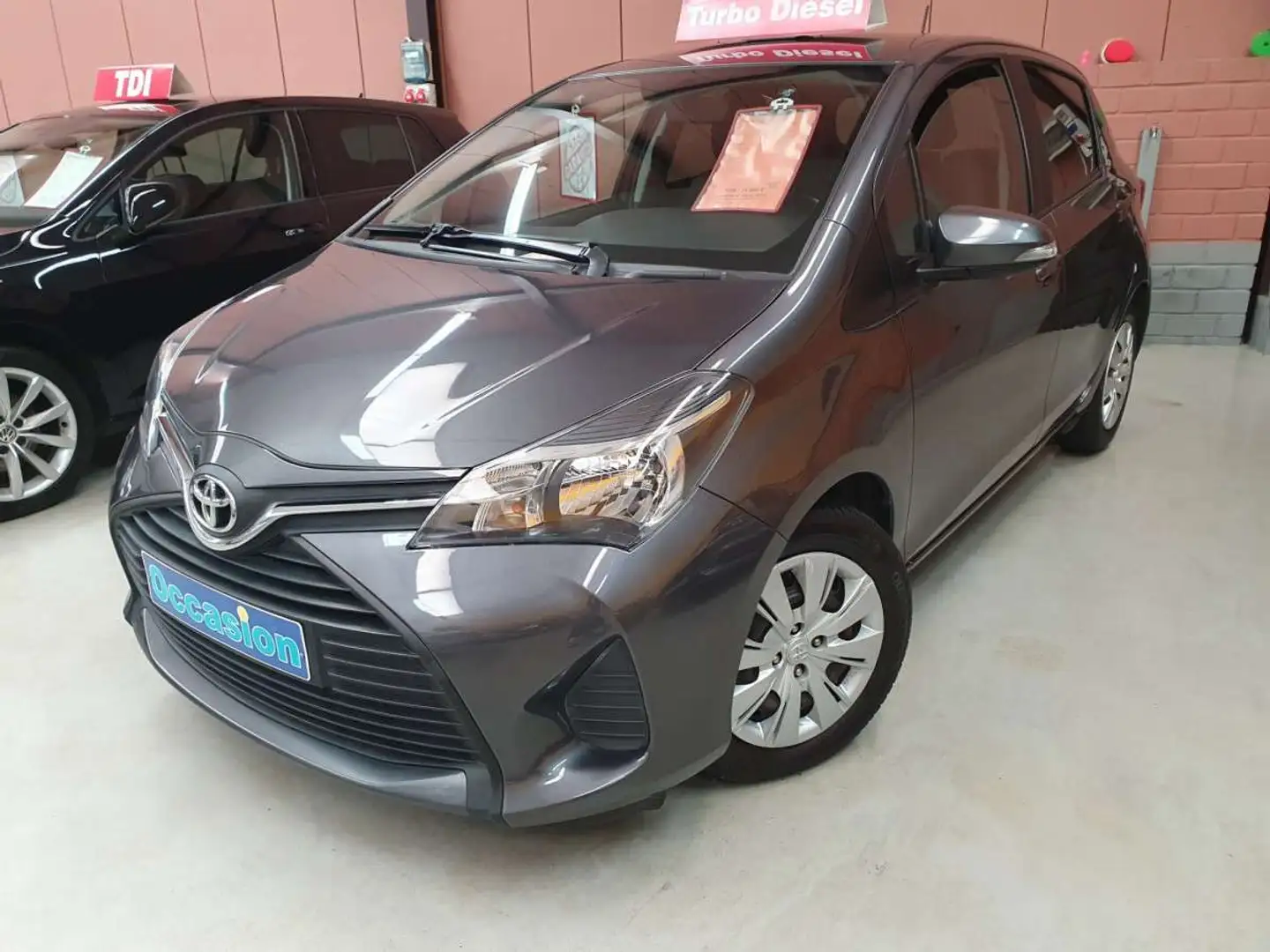 Toyota Yaris 1.4 D4D LIVE2 Gris - 1