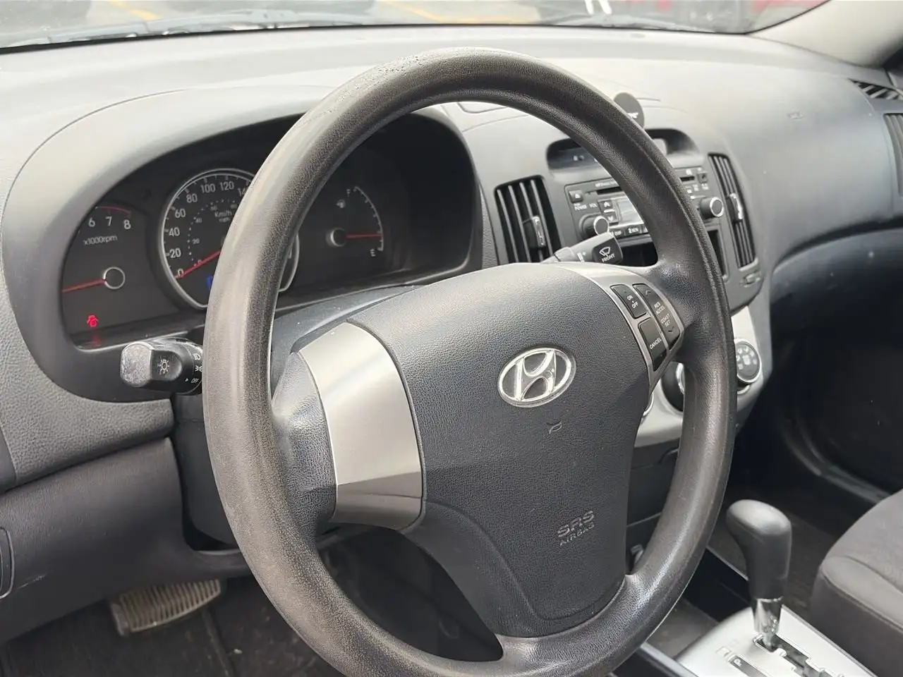 Hyundai ELANTRA photo Hyundai ELANTRA