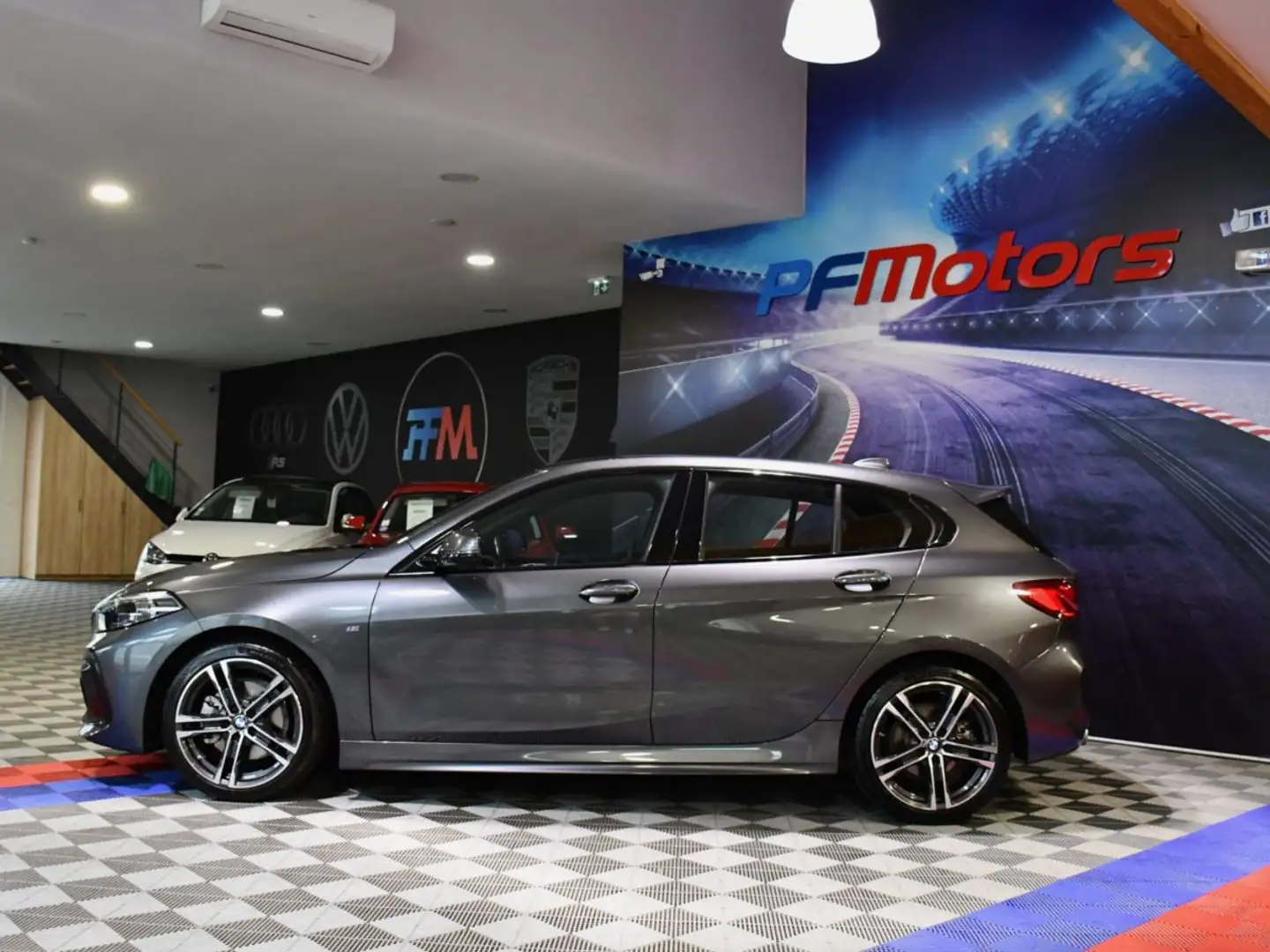 BMW 140 118iA M-Sport 1.5 140 BVA GPS Virtual BAQUET Car Play Caméra Alcantara Mode JA 18 Gris - 2