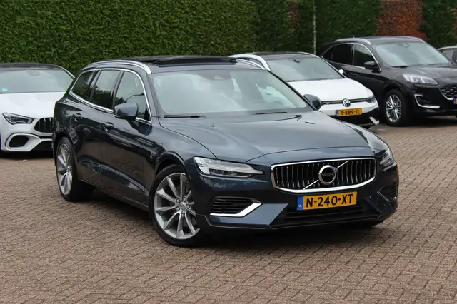 2022 Volvo V60 in Blue for sale