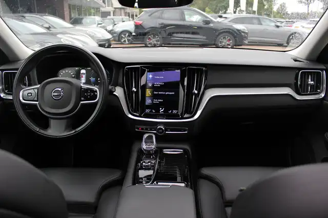 Volvo V60 view 3