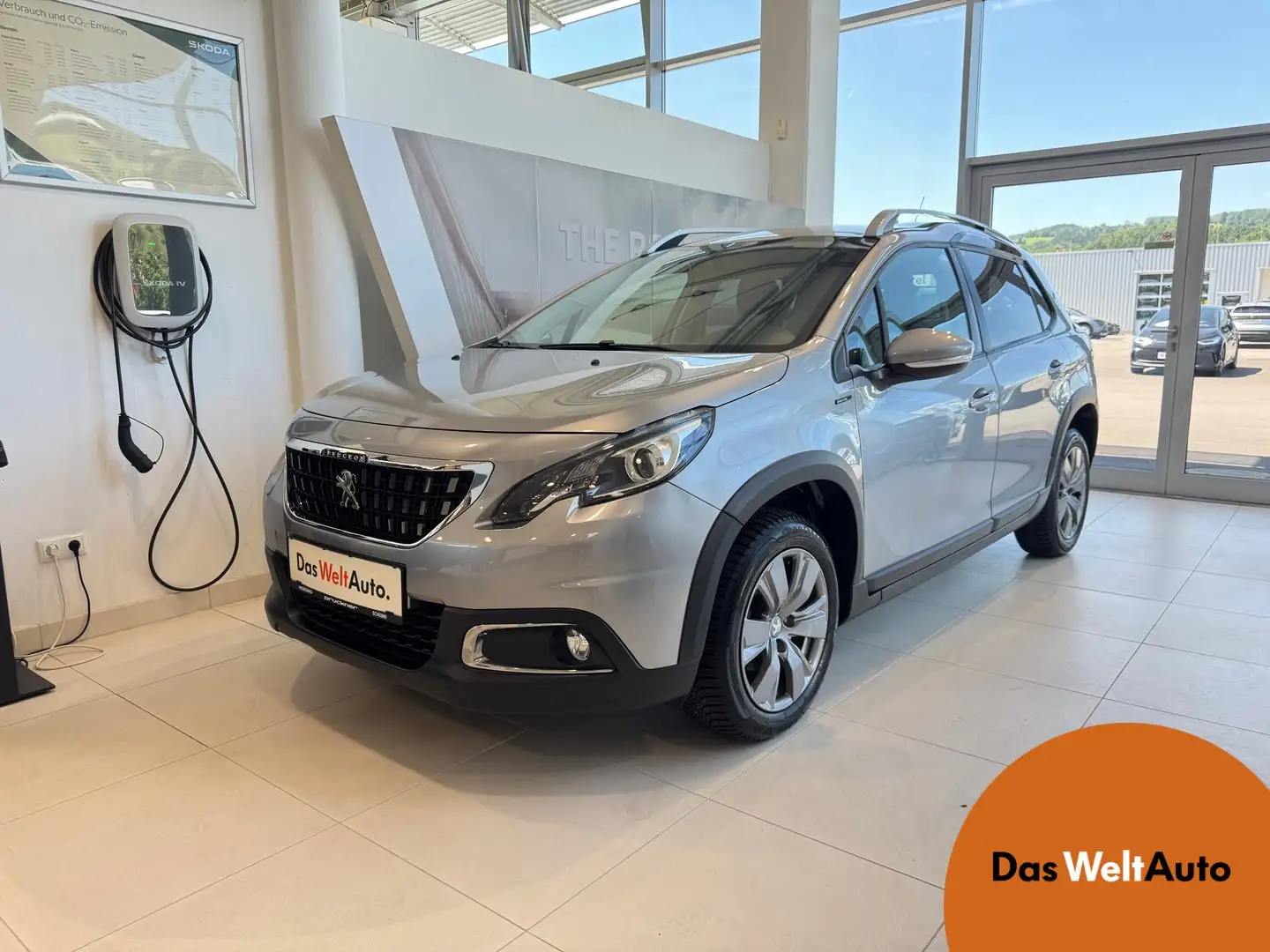 Peugeot 2008 Signature Grün - 1