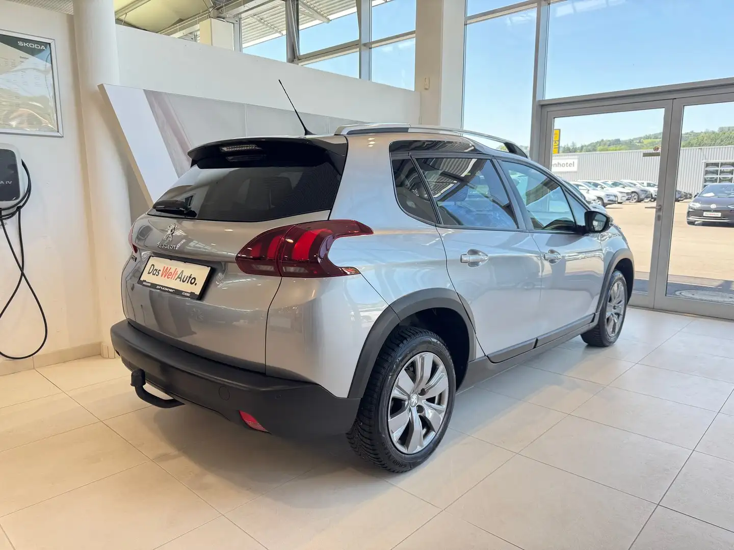 Peugeot 2008 Signature Grün - 2