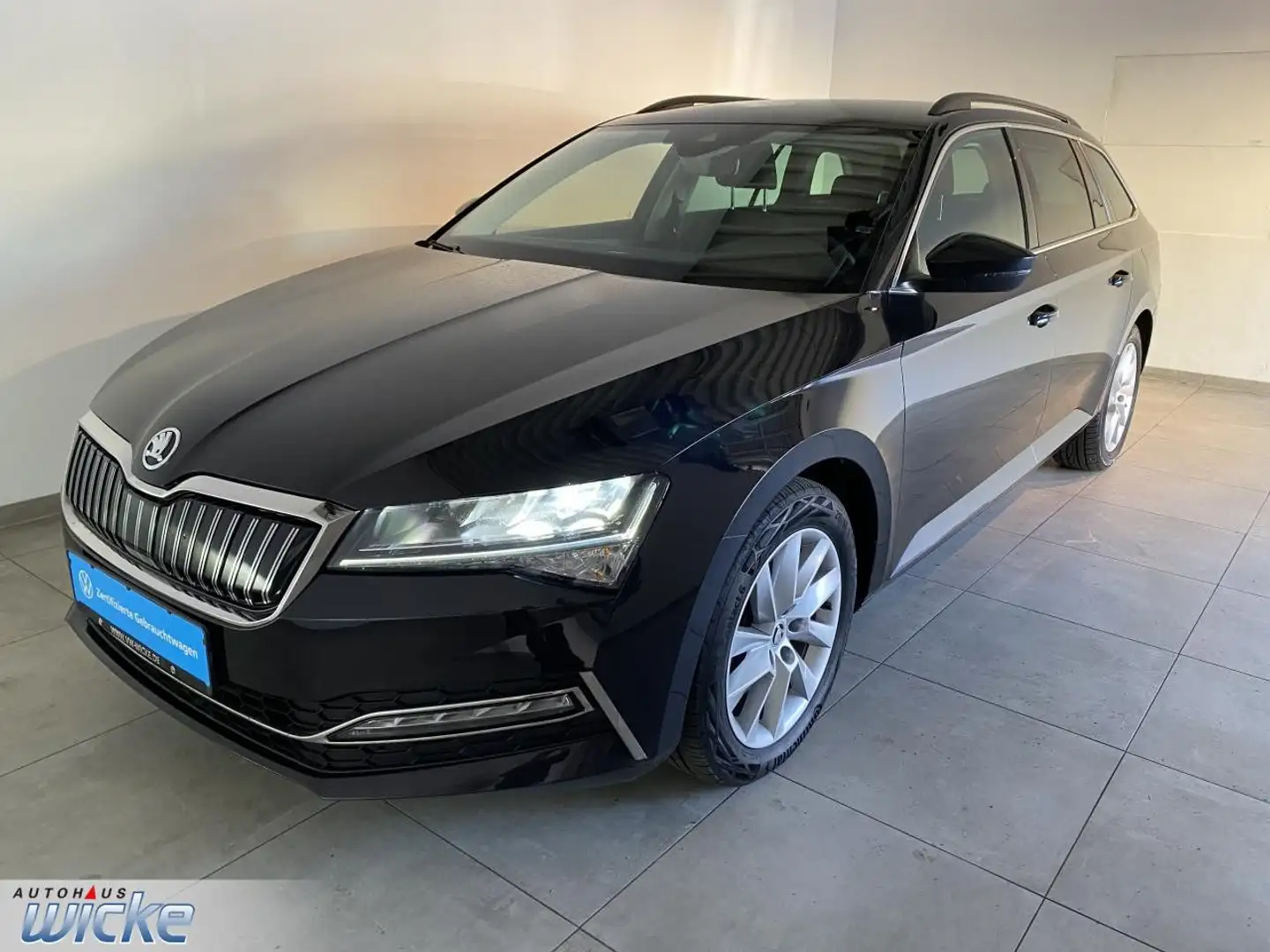 Skoda Superb Combi (3V5)(06.2015- ) Ambition iV NAVI KLI Černá - 2