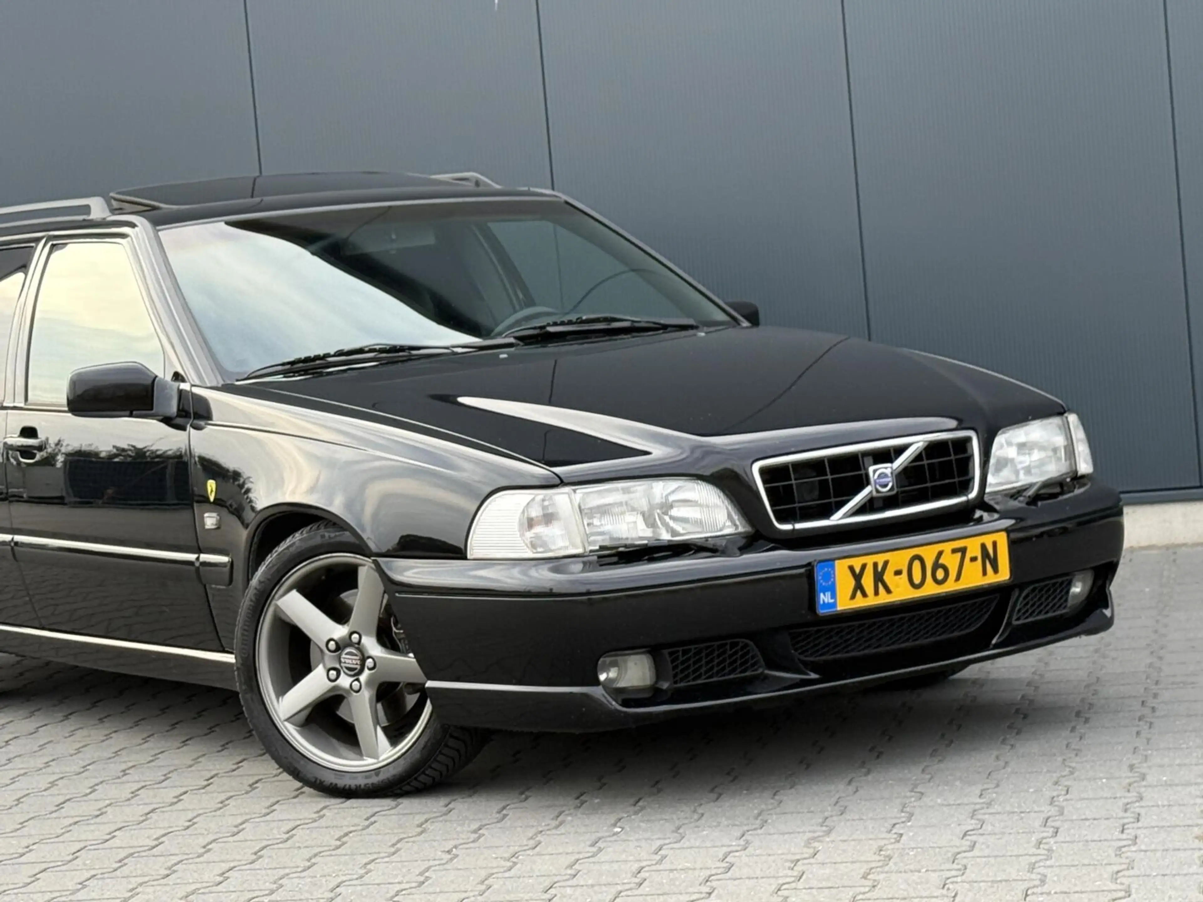 Volvo V70 2.3 R 240PK 208DKM - Schuifdak - Unieke Auto - Ori — photo 12