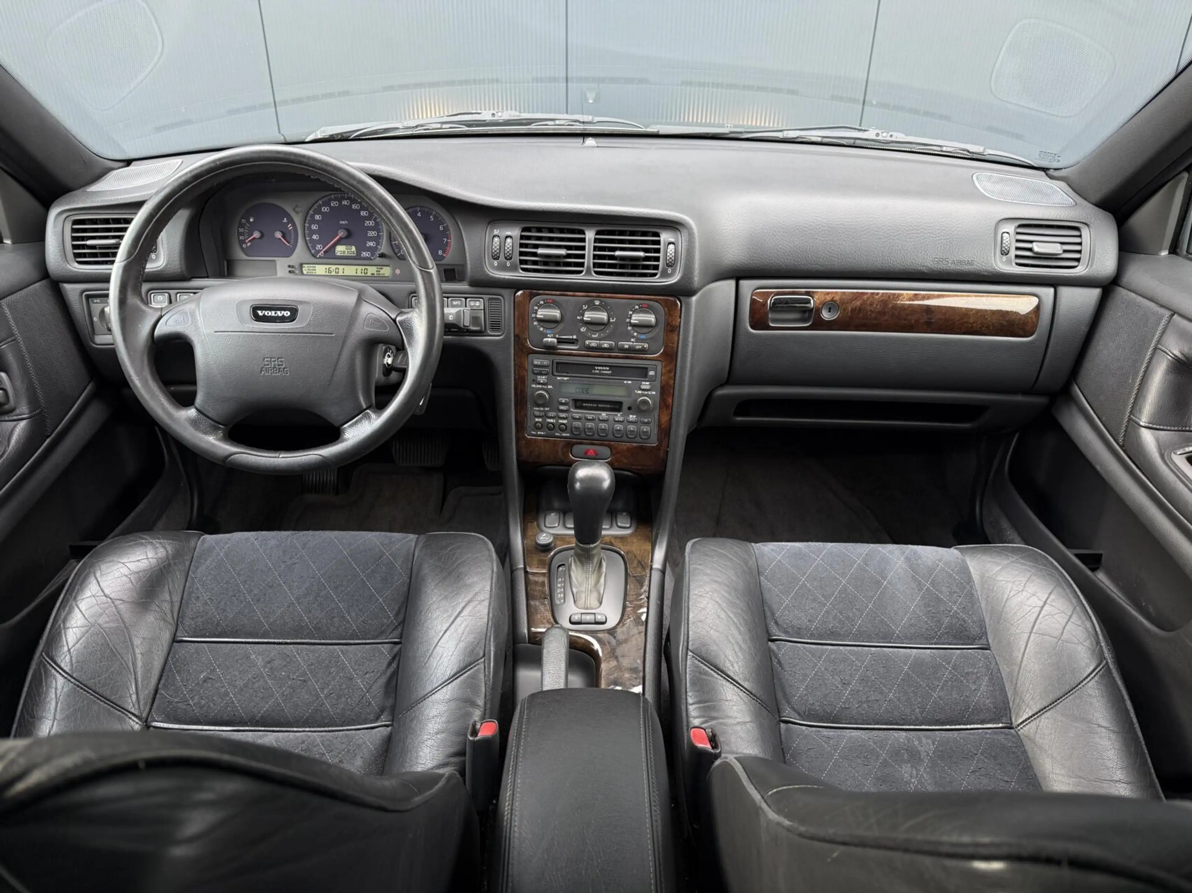 Volvo V70 2.3 R 240PK 208DKM - Schuifdak - Unieke Auto - Ori — photo 15