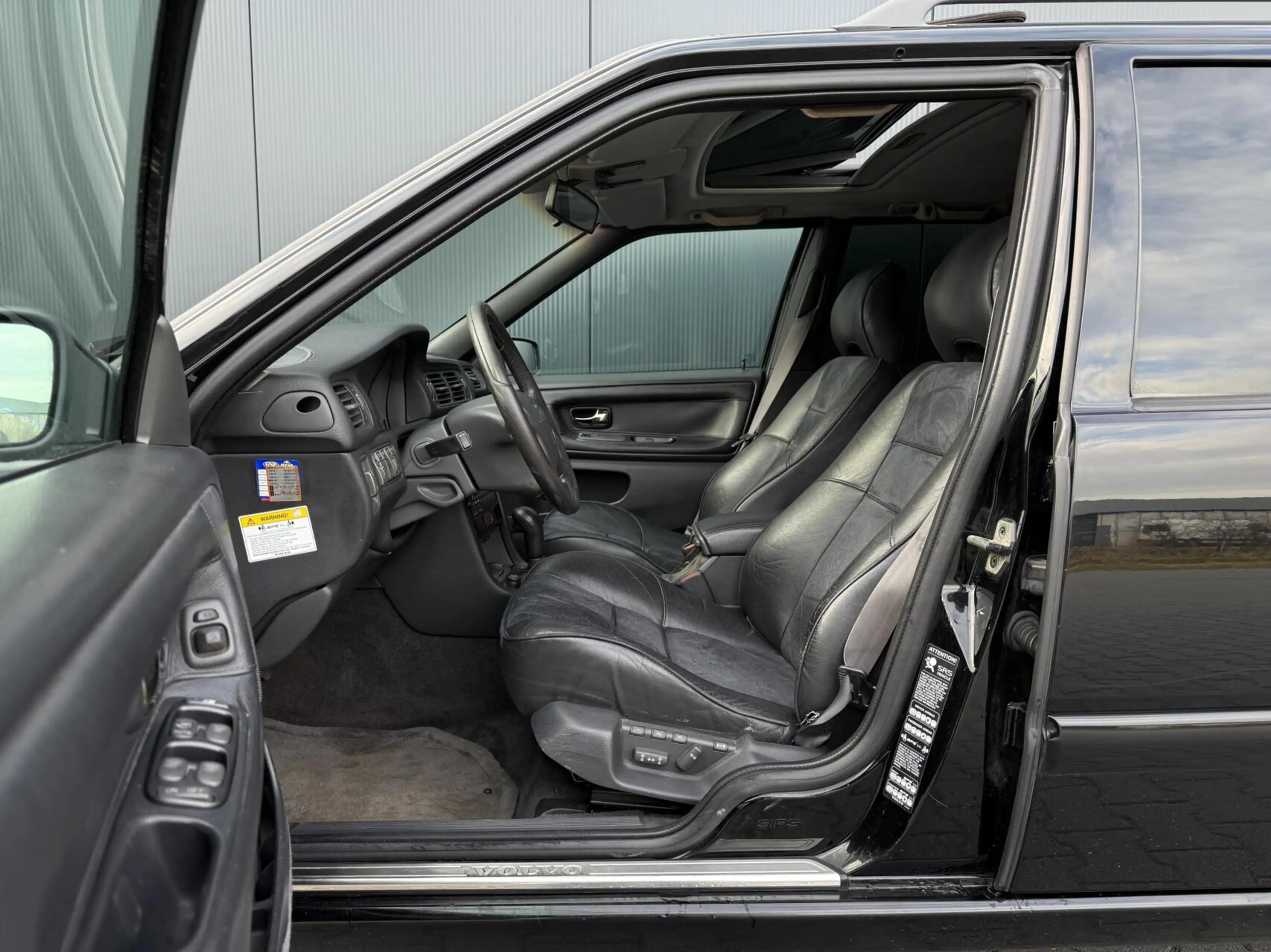 Volvo V70 2.3 R 240PK 208DKM - Schuifdak - Unieke Auto - Ori — photo 18
