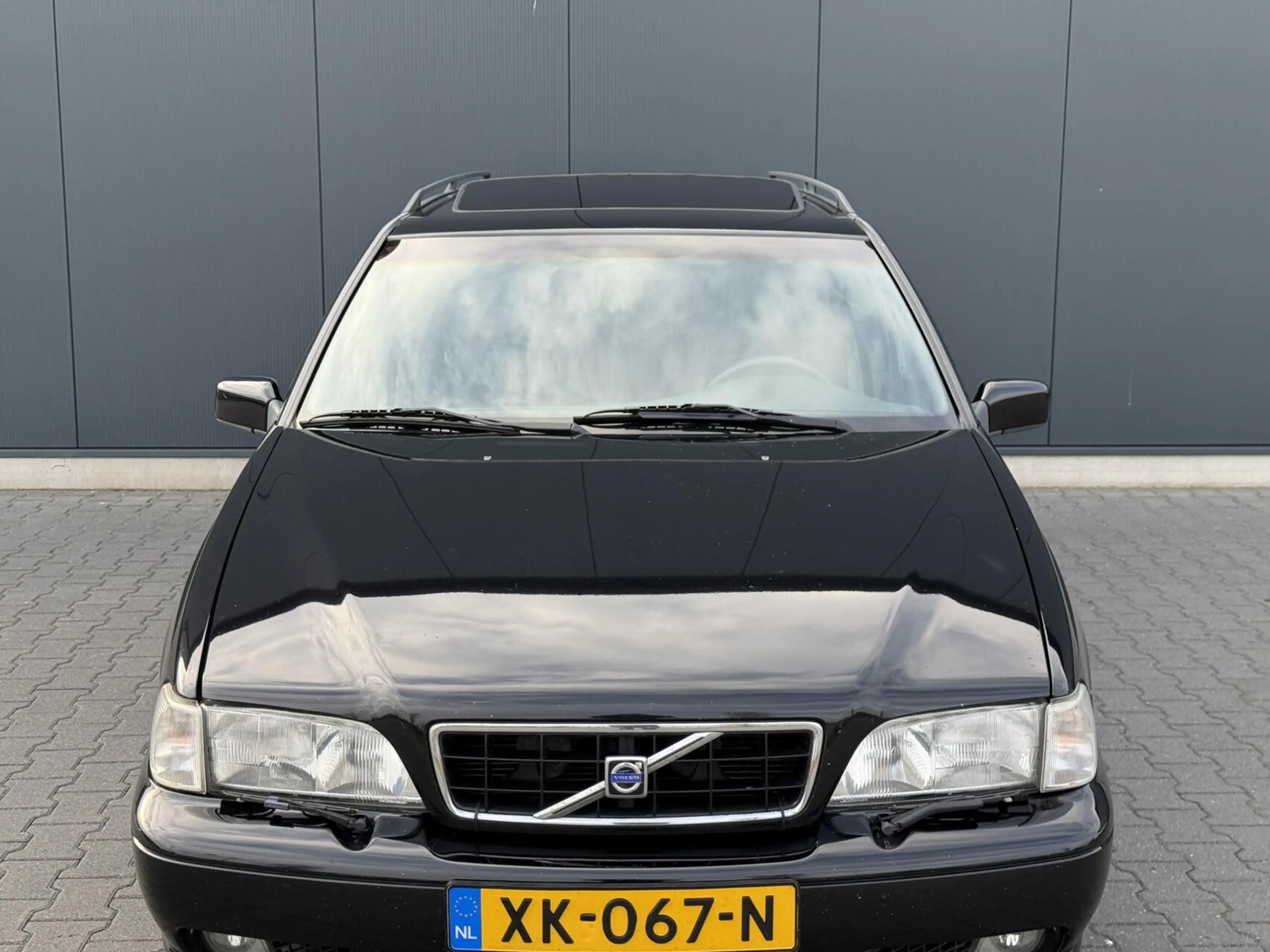 Volvo V70 2.3 R 240PK 208DKM - Schuifdak - Unieke Auto - Ori — photo 14