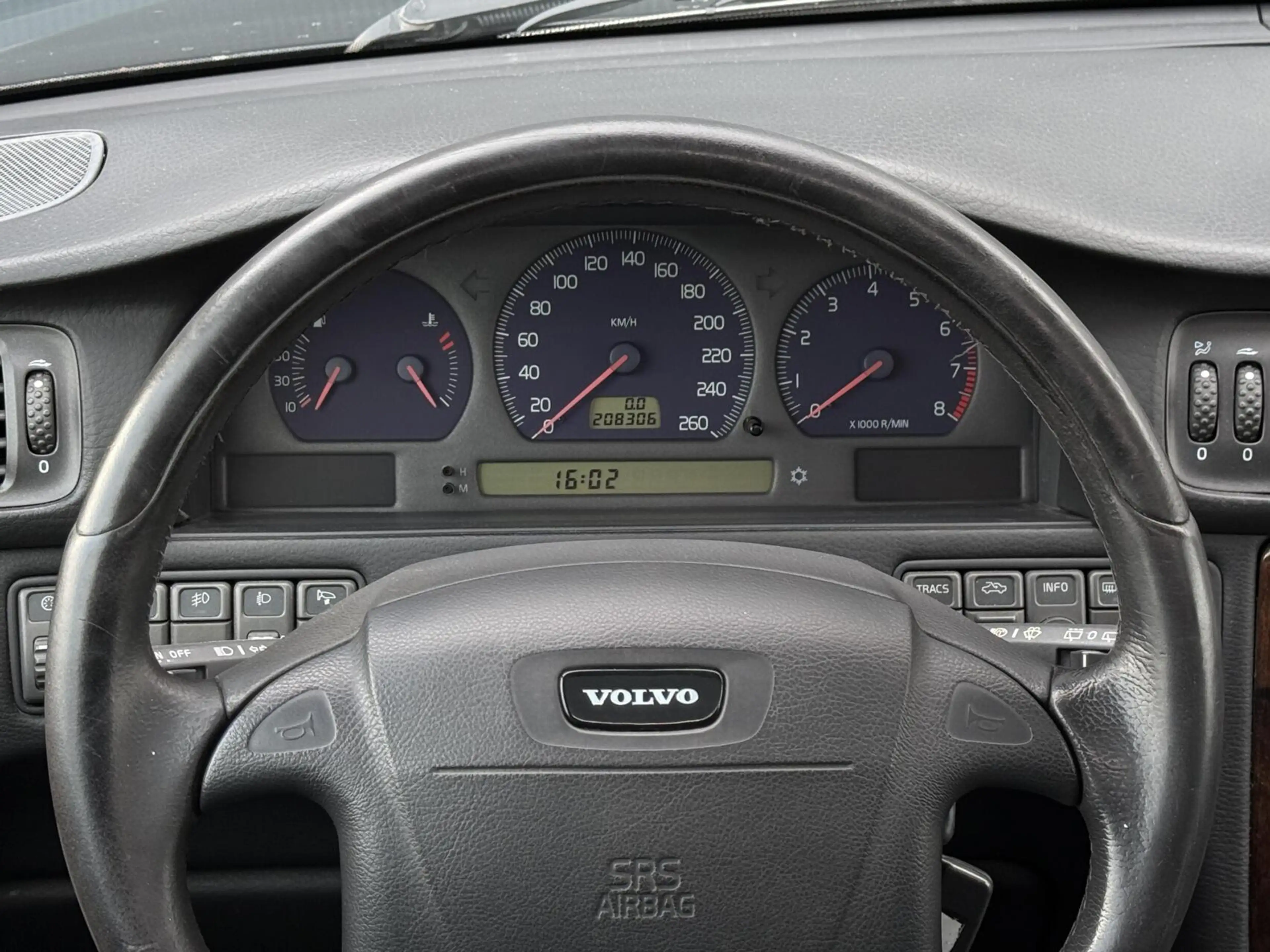 Volvo V70 2.3 R 240PK 208DKM - Schuifdak - Unieke Auto - Ori — photo 23